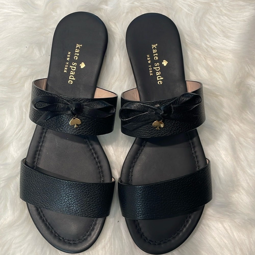 kate spade new york
Never worn leather slide sandal. 1/2" flat stacked heel.